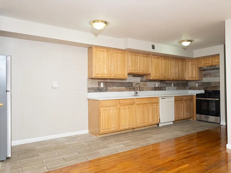355 W Side Ave #2 — Photo 9