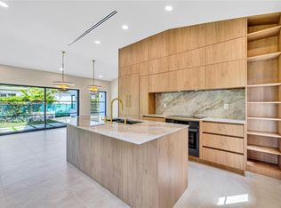 1323 Cleveland Rd, Miami Beach, FL 33141