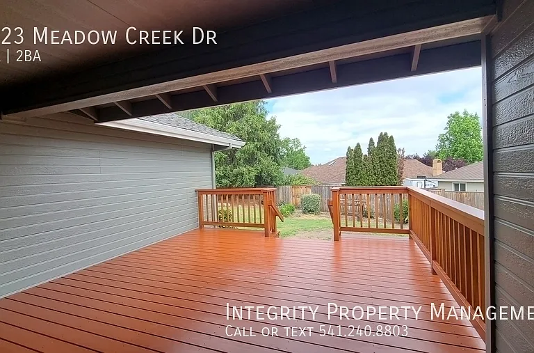 2423 Meadow Creek Dr — Photo 22