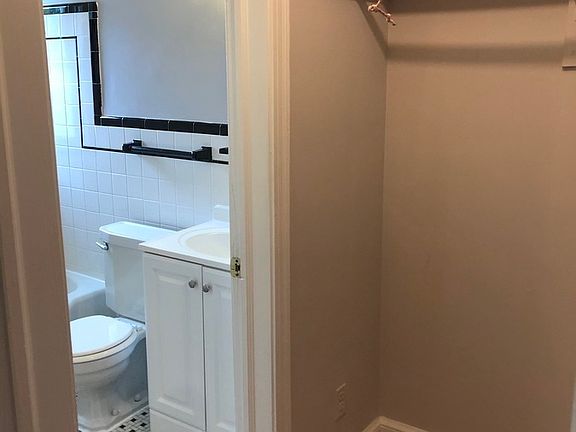 5th image of 5142 Macarthur Blvd NW #203