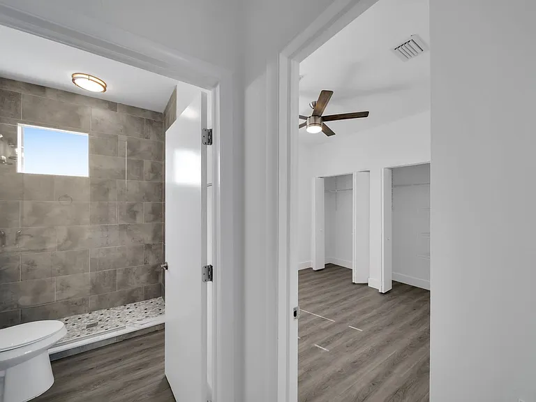 275 SW 4th St #220 — Photo 43