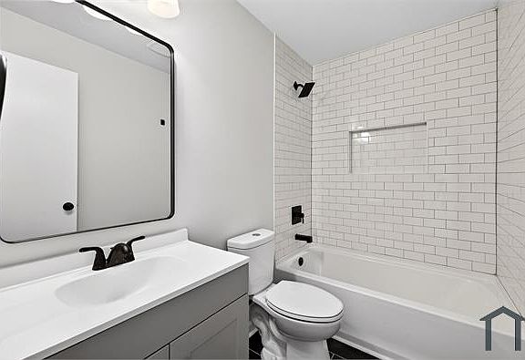 5th image of 4406 W Argyle Dr