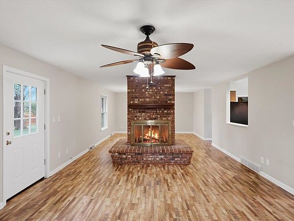 2nd image of 3215 Smallhouse Rd