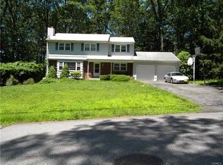 5 Ann Blvd, Chestnut Ridge, NY 10977