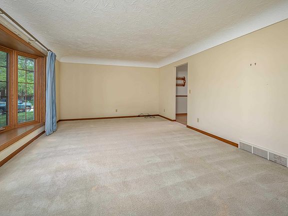 3rd image of 2709 W 2nd Street Ct