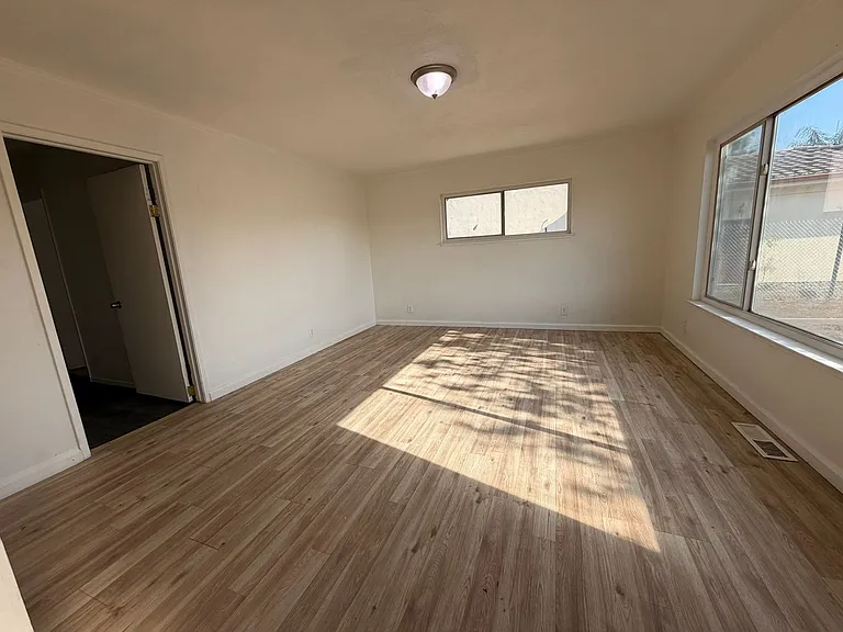 11322 Franklin Blvd — Photo 11
