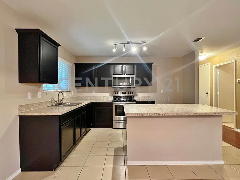 9925 Amaryllis Ln — Photo 5