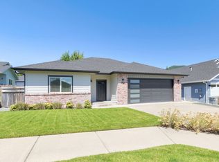 822 NW Cooke Ave, Grants Pass, OR 97526