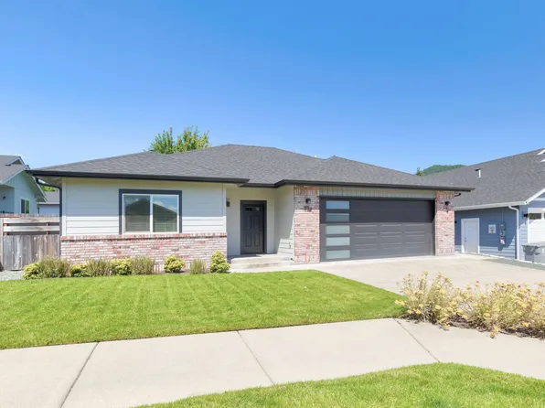 822 NW Cooke Ave, Grants Pass, OR 97526