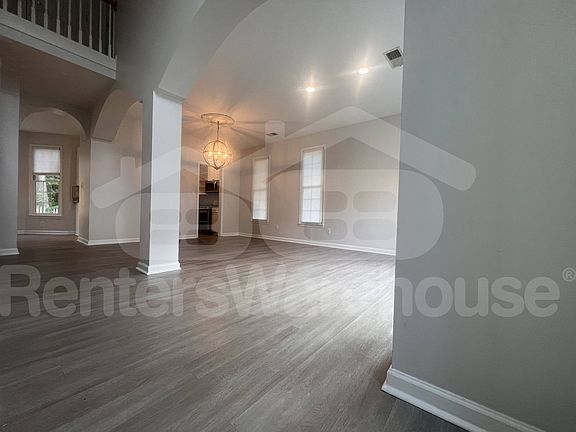 4th image of 402 Middle Valley Ln
