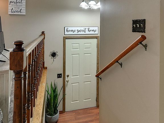 3rd image of 4806 Aspen Dr
