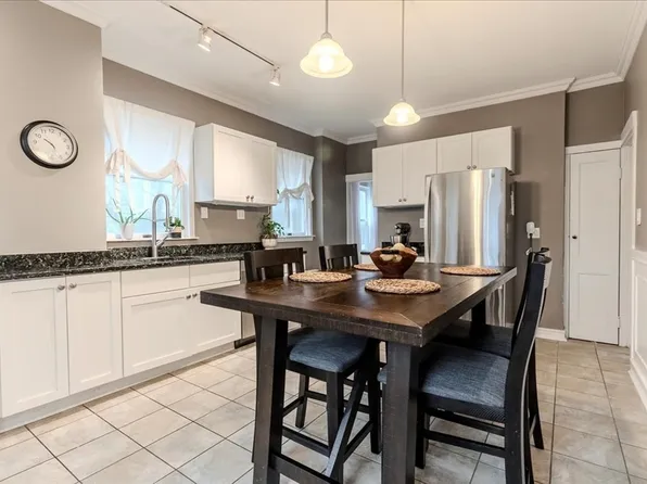 213 Reservoir Rd #1, Brookline, MA 02467
