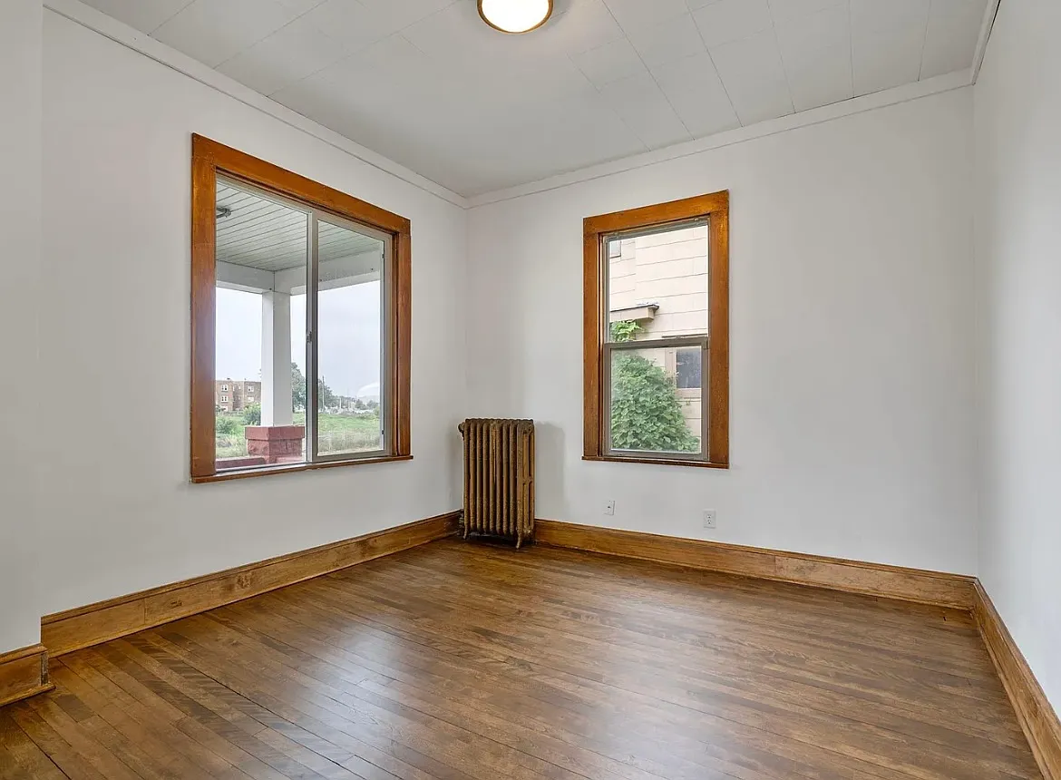 8 bed, $4,200 — Photo 3