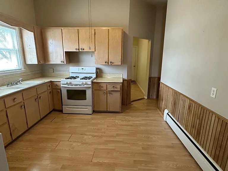 304 14th Ave SW — Photo 3