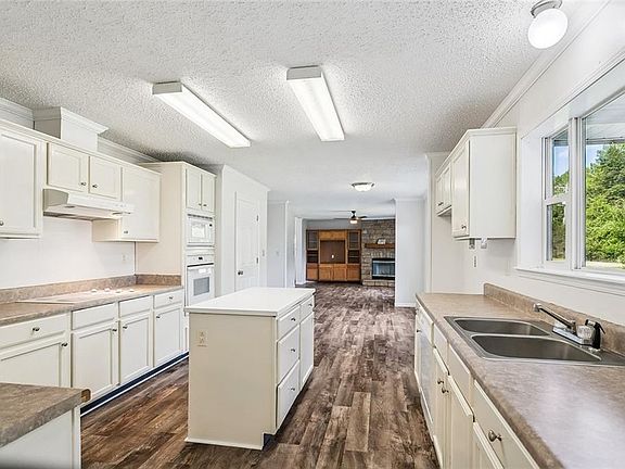 4th image of 19129 Lee Rd