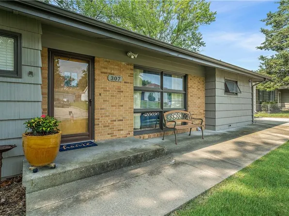 307 4th Ter, Smithville, MO 64089