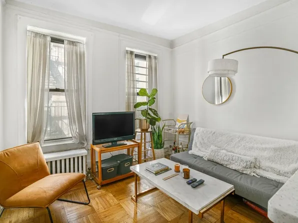 210 W 88th St APT 3R, New York, NY 10024