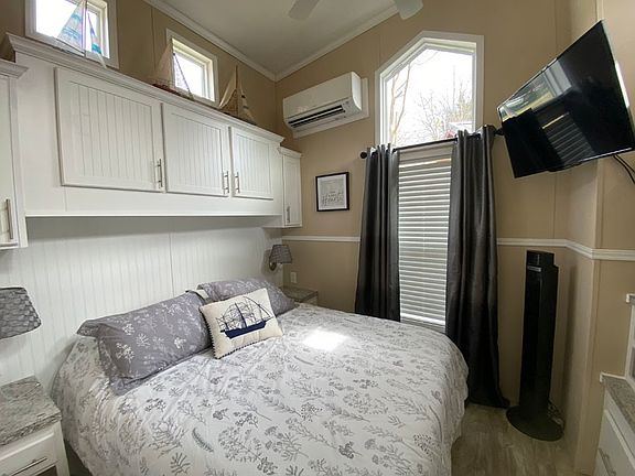 4th image of 824 S Fleetwood Ln