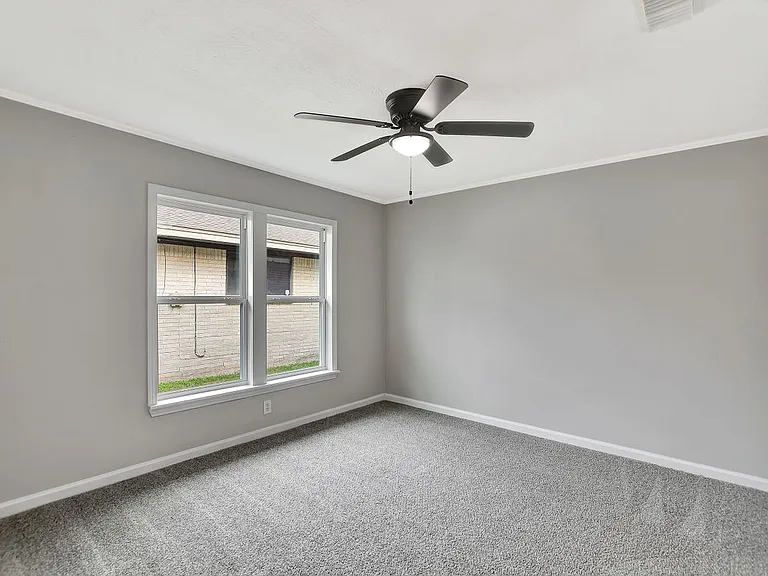 704 Teabury St — Photo 24