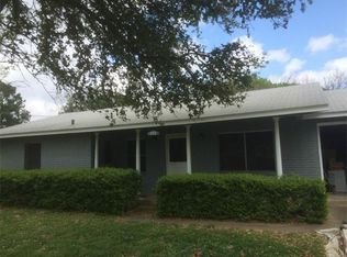 302 W Nimitz St, Fredericksburg, TX 78624