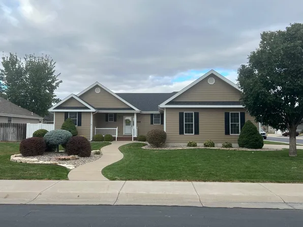 1305 W 45th St, Hays, KS 67601