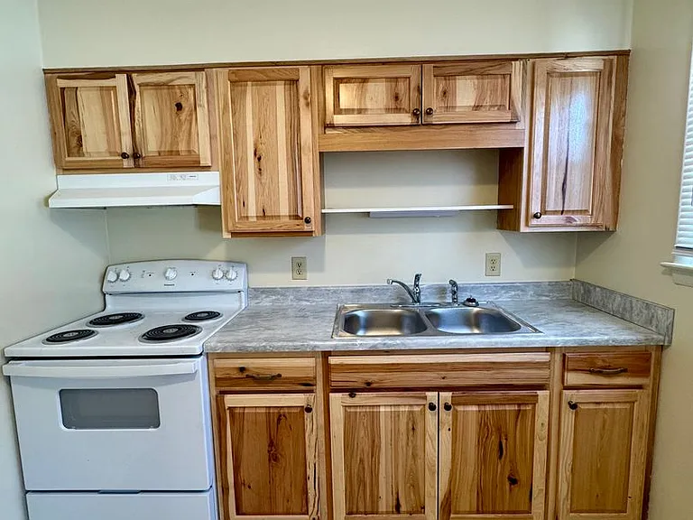 1751 Central Ave — Photo 2