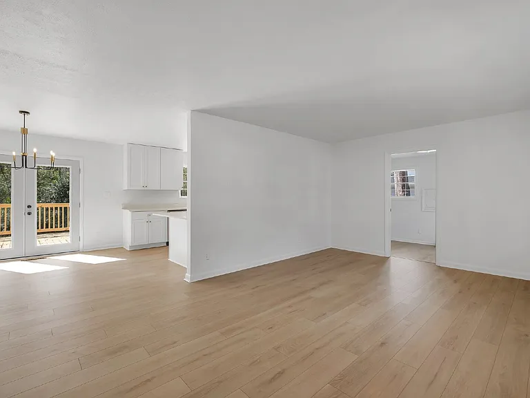 1369 Nancy Dr — Photo 4