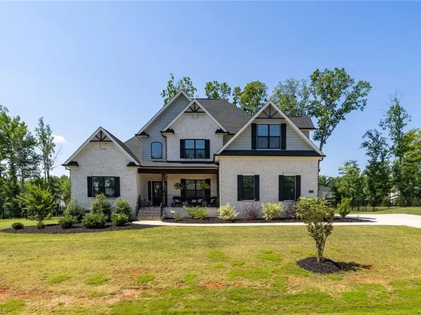 138 Lantern Dr, Advance, NC 27006