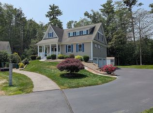 8 Locke Ln, Seabrook, NH 03874