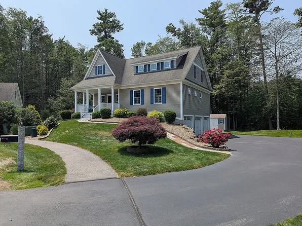 8 Locke Ln, Seabrook, NH 03874