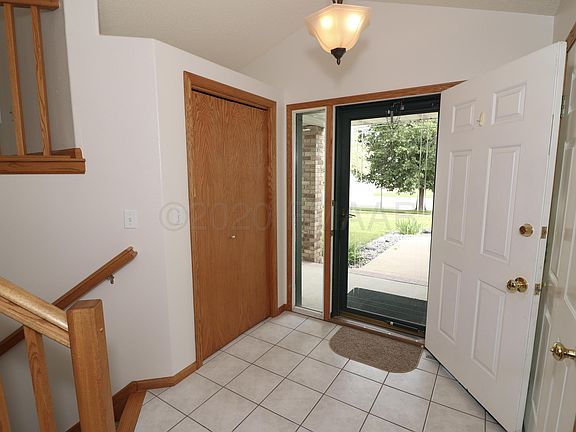 4th image of 747 14 1/2 Ave E