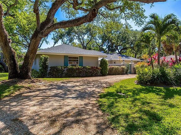 2nd image of 536 Honeysuckle Ln