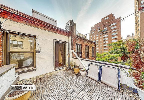 3rd image of 157 E 71st St APT 5R