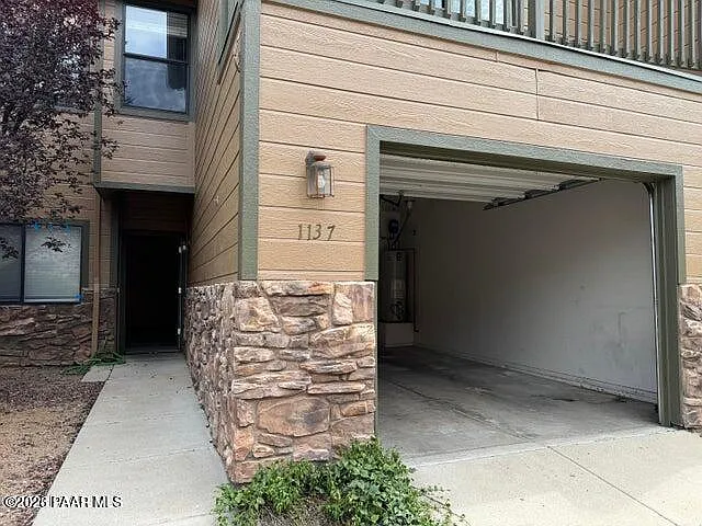 3 bed, 2.5 bath, 1385 sqft, $1,744 — Photo 2