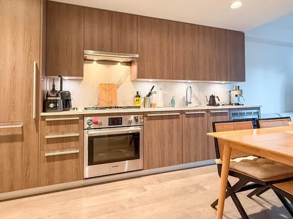 2738 Library Ln #108, North Vancouver, BC V7J 0B3
