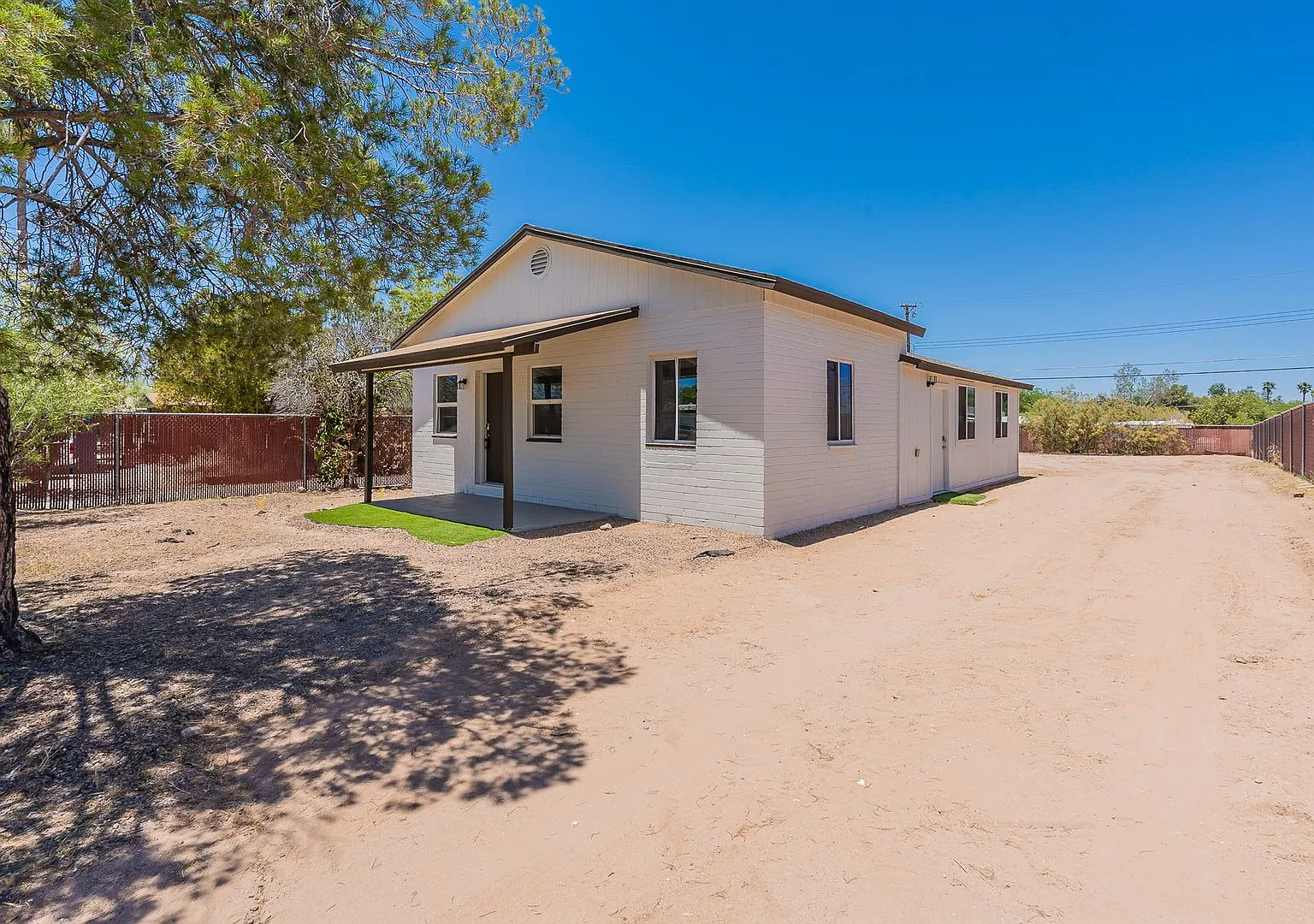 327 E. Lester St. — Photo 1