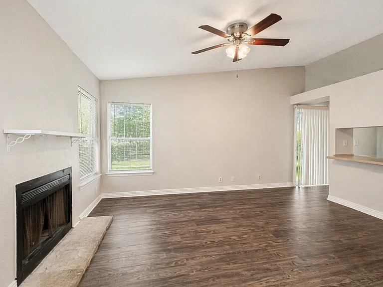 4001 Colonial Sun Dr — Photo 4