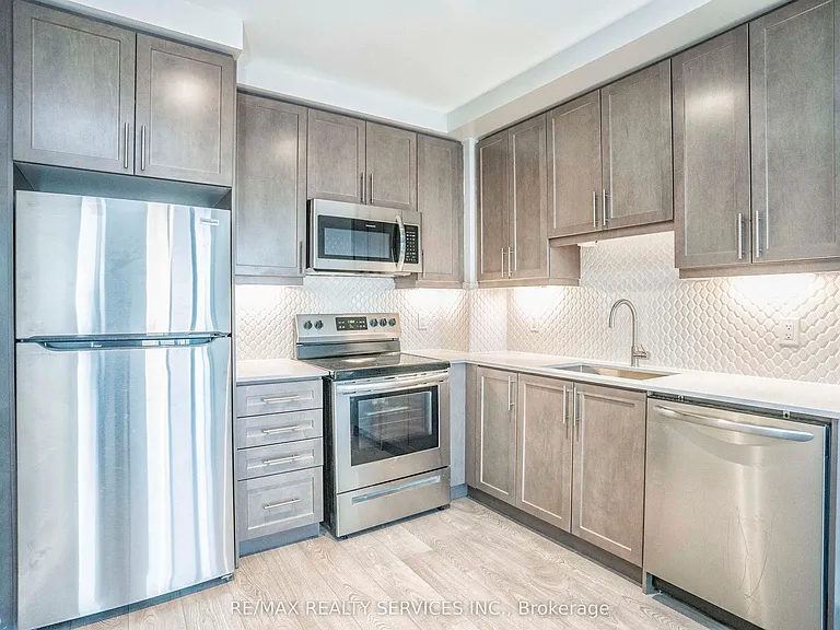 15 Lynch St #2202 — Photo 11