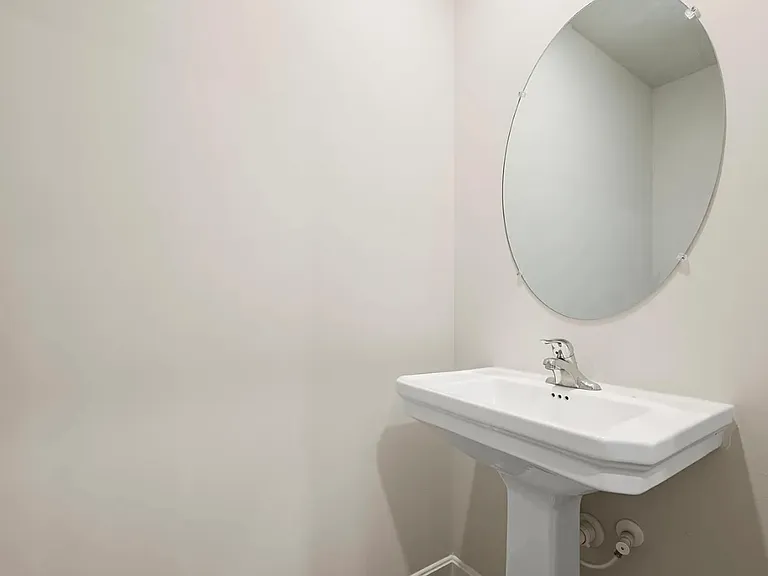 152 Baker Dr — Photo 3