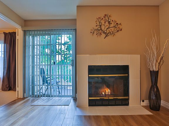 4th image of 6638 Clybourn Ave Unit 44