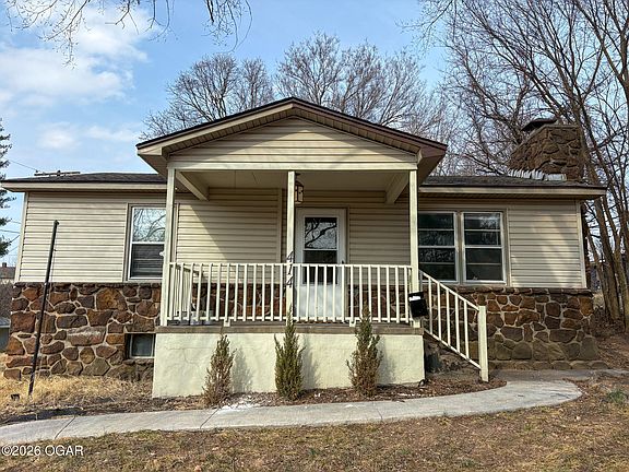 2nd image of 414 E Glenview Pl