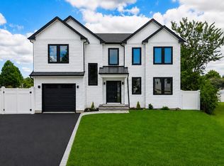 45 Glade Lane, Levittown, NY 11756