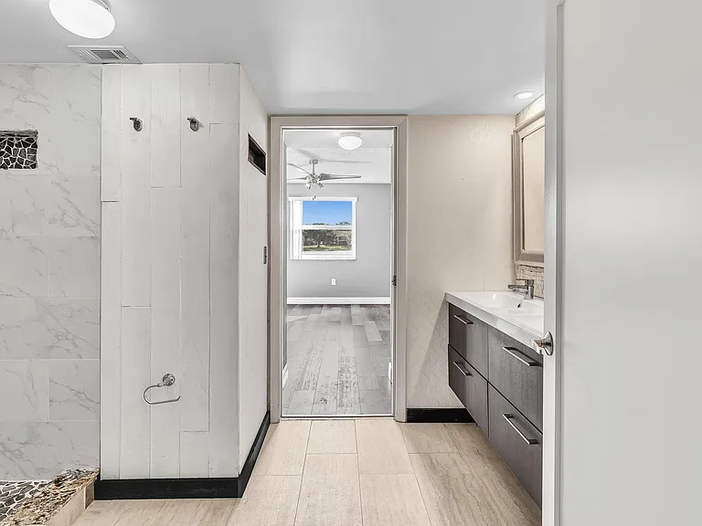 2820 Oakland Forest Dr #107 — Photo 21
