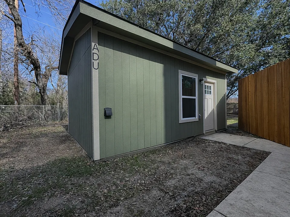 1310 Greenbriar St #2