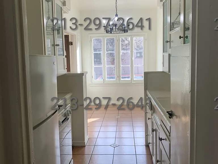 324 S Cochran Ave #8 — Photo 5