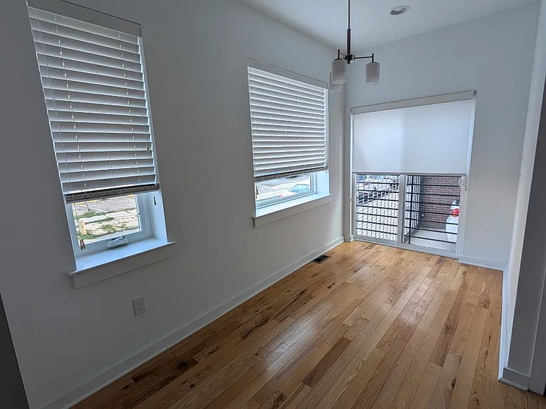 950 Shackamaxon St — Photo 4