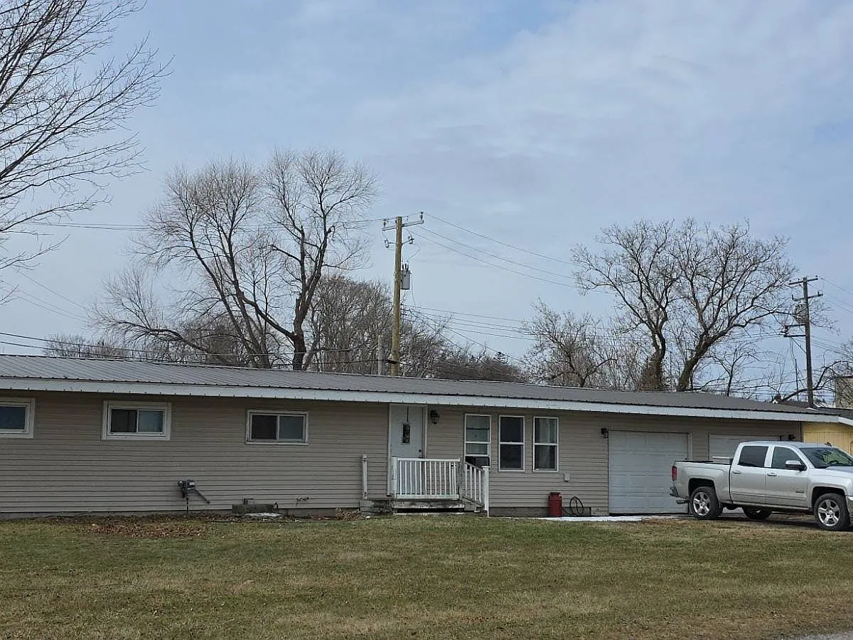168 Park Dr photo 1