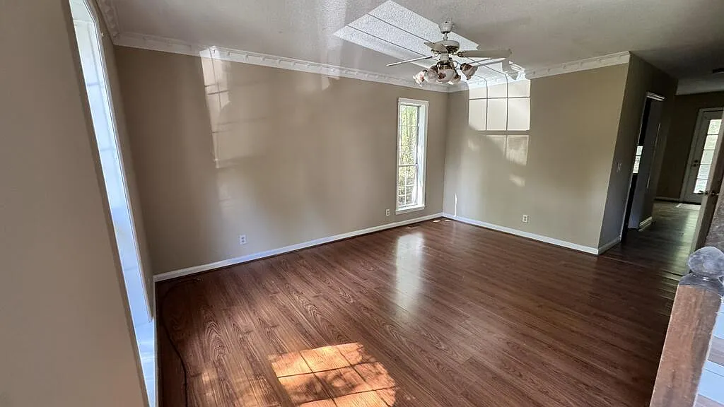 2 bed, $1,200 — Photo 2