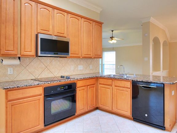 5th image of 9113 Regal Oaks Dr