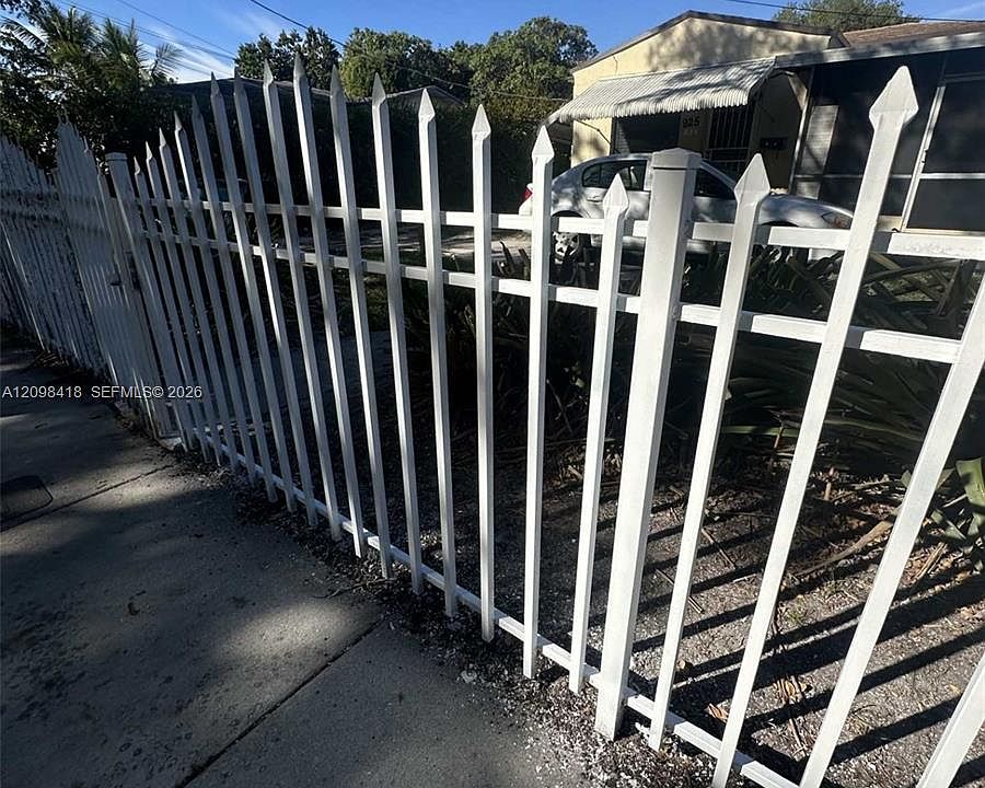 1st image of 925 NW 52nd St